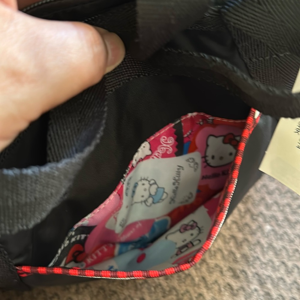 Lesportsac x Hello Kitty Small Jenni Crossbody - Picture 5 of 5